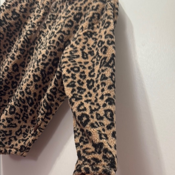 Leopard Print Fleece Pullover - Picture 5 of 8
